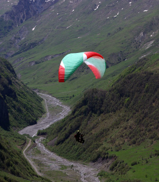 Paragliding in Gudauri